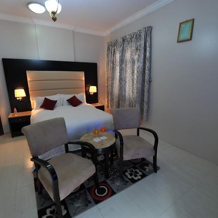 Janadriyah Suites 13 Nadinah Exteriör bild