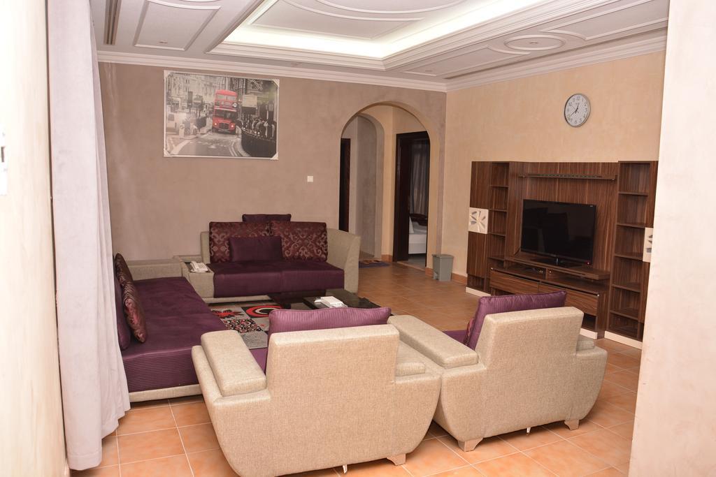 Janadriyah Suites 13 Nadinah Exteriör bild