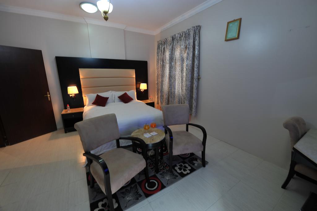 Janadriyah Suites 13 Nadinah Exteriör bild